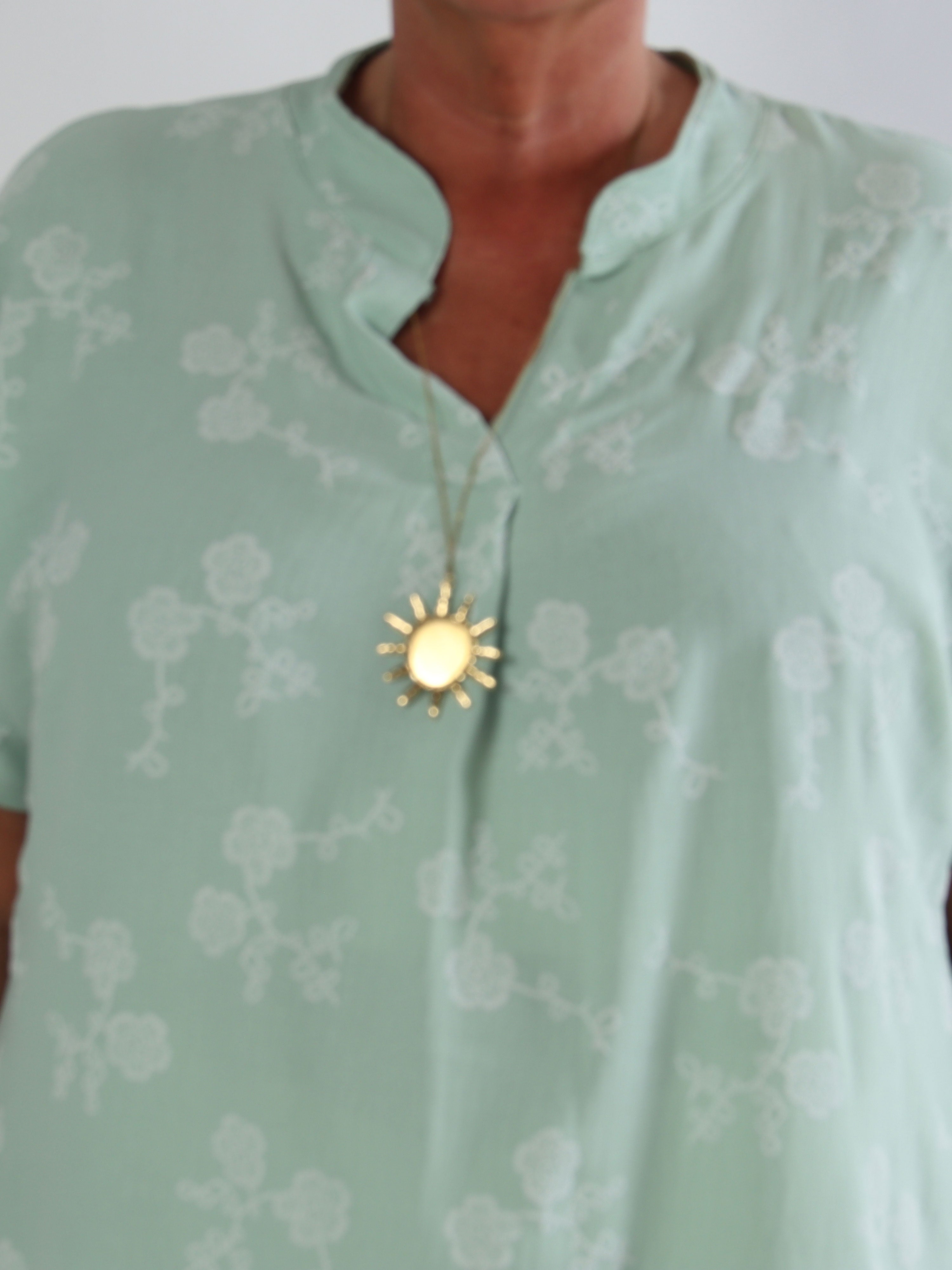 Olina - Plus size tunikakjole i en viskoseblanding med fine broderet blomster